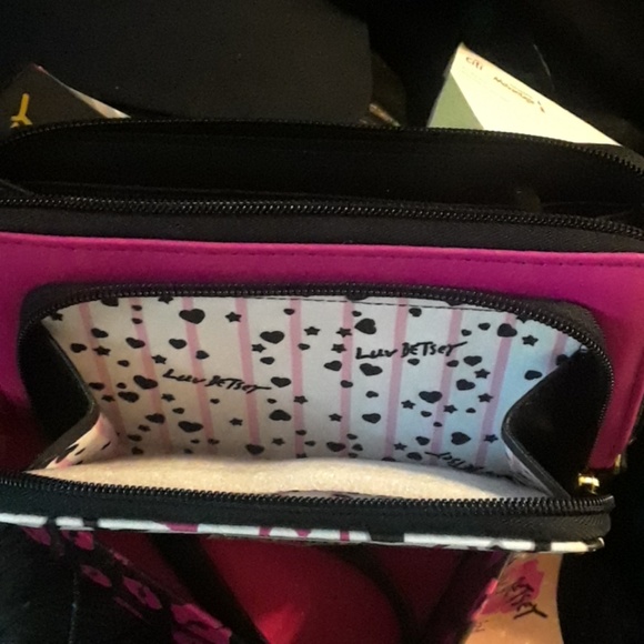 LUV Betsey Johnson ZIP Around Wristlet, NWT - Picture 3 of 4